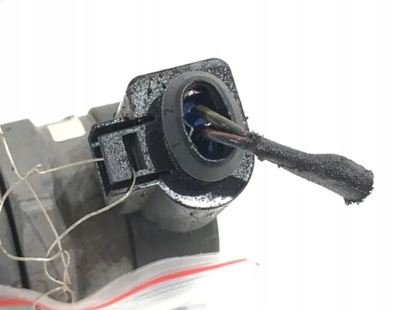Régulateur Pression Carburant OEM 0281006075 Skoda Octavia III image 3