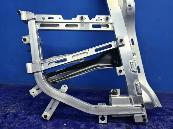 BMW i3 Oven Kehys OEM 7427332 Oikea Taka Käytetty image 3
