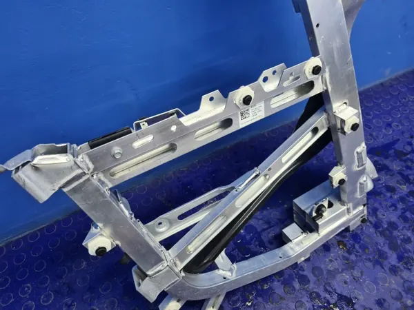 BMW i3 Oven Kehys OEM 7427332 Oikea Taka Käytetty image 4