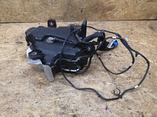 Bomba tanque AdBlue FORD KG93-5J228-AD usado OEM image 2