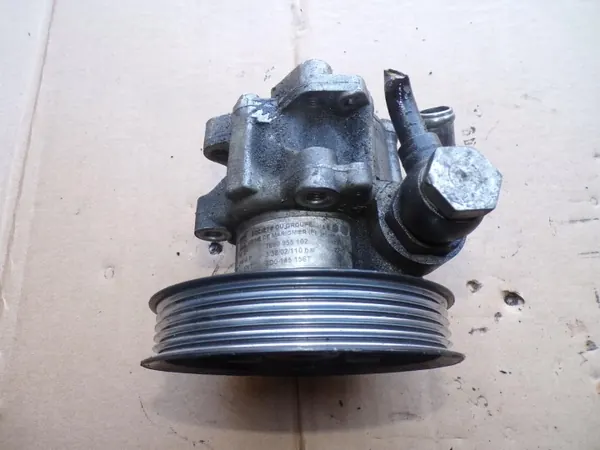 AUDI A4 B6 1.9 TDI Pompe de direction 8D0145156T image 2