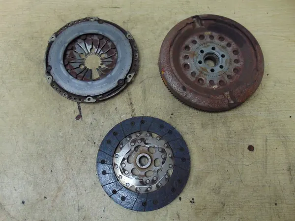 Volante de Dupla Massa VW Polo V 6R 1.6 TDI image 2