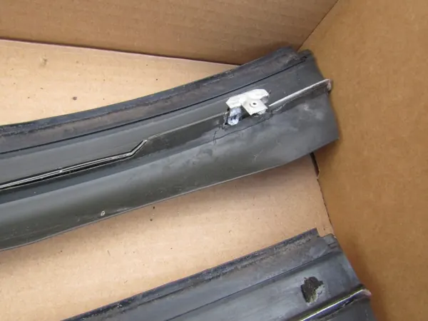 MERCEDES W124 Windschutzscheibenleistenabdeckung L+P OEM image 10