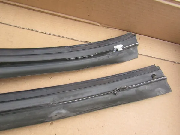 MERCEDES W124 Windschutzscheibenleistenabdeckung L+P OEM image 9