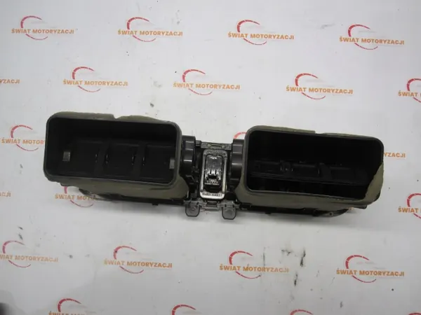 Grille de ventilation centrale Mazda 3 III 14r OEM BHR16491X image 4
