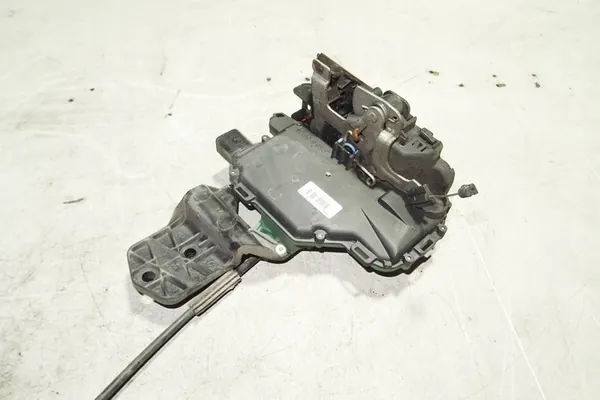 Hintere rechte Türschloss VW PASSAT B5 2.0L Benzin OEM 46MY3B4839016M image 2