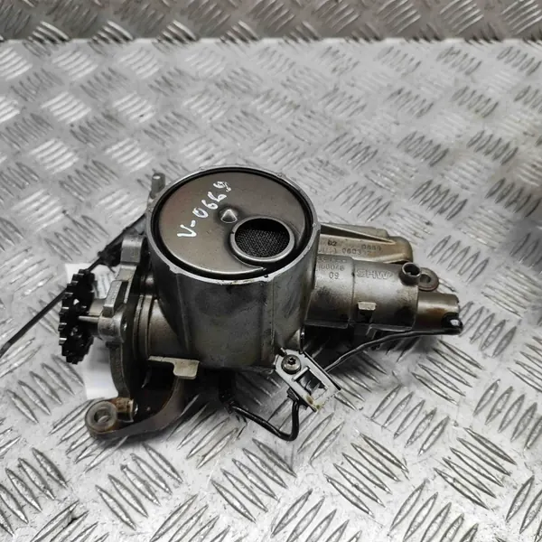 Pompe à huile d'occasion OEM 7594010 pour Citroën C3 II 1.6L image 3