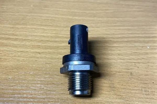 Sensor de pressão de combustível MERCEDES-BENZ E (W211) A0061536528 image 2