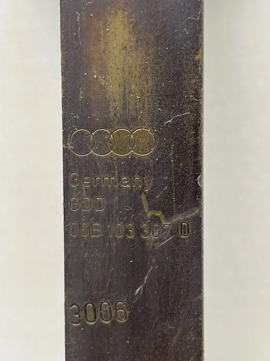 Volkswagen PASSAT B6 2007 Motorutrymmesdelar OEM 06B103307D image 3