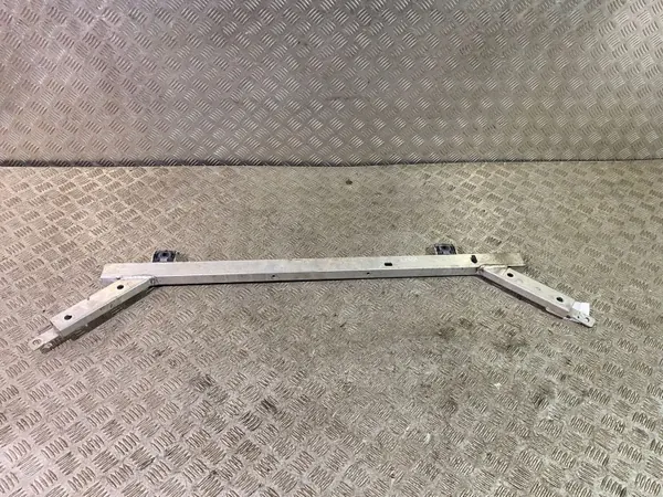 Volvo XC90 2017 Jäähdyttimen kiinnityspaneeli OEM 31425907 image 2