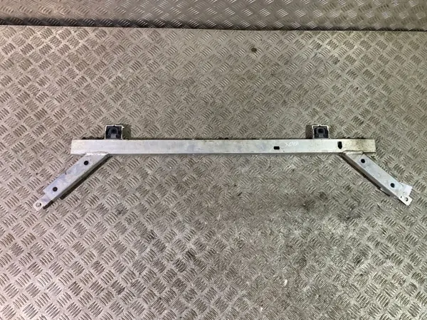 Volvo XC90 2017 Jäähdyttimen kiinnityspaneeli OEM 31425907 image 4