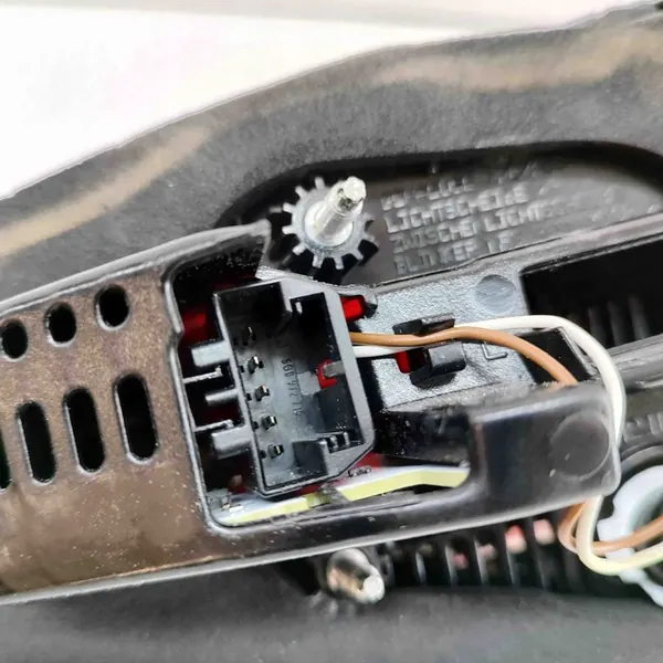 Luz de maletero izquierda VW GOLF VII VARIANT 5G0945307F image 7