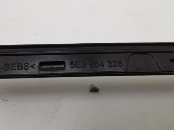 Skoda Octavia Mk4 2022 Coupé Scheibenleiste OEM 5E3854328 image 9