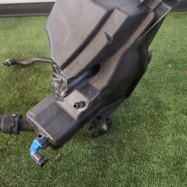 BMW X1 E84 Expansionsbehållare Slang 8570079 image 3