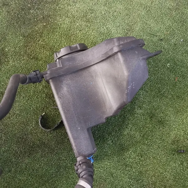 BMW X1 E84 Expansionsbehållare Slang 8570079 image 5