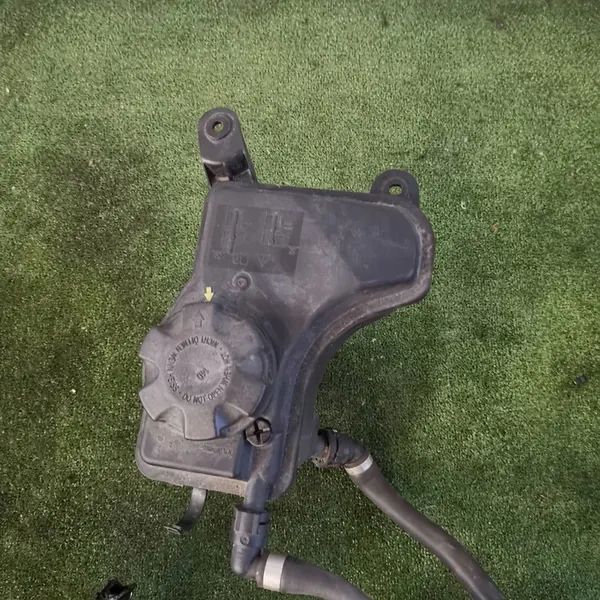 BMW X1 E84 Expansionsbehållare Slang 8570079 image 6