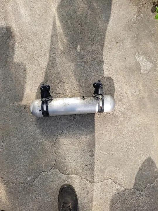 Tanque de ar Tesla Model S OEM 6006408-00-B Usado image 2