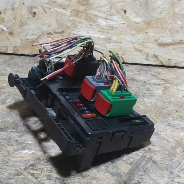 Module BSM Peugeot OEM T118470003G - Occasion image 4