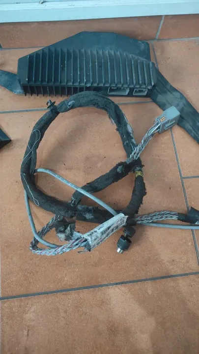 Volvo Radiokabelförstärkare OEM D-3533717-009 image 3