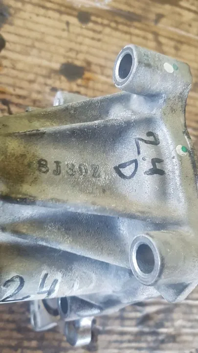 Vattenpump Termostat Toyota Hilux 2.4D image 4