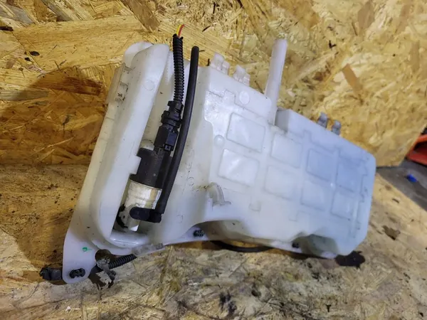 Ruitensproeiervat Peugeot Partner III 9817300980 image 9