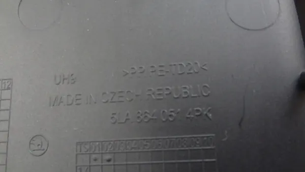 Skoda Enyaq IV 2025 taka kupinpitäjä OEM 5LA864051A image 4
