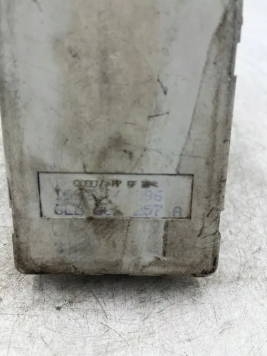 Bomba de cierre central Audi OEM 8L0862257A - Usado image 9