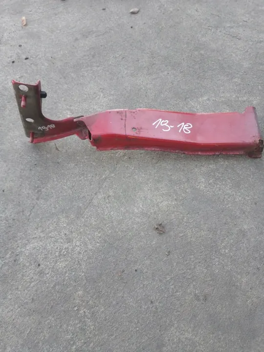 AUDI A5 8T Höger Framskärm Stöd 8T0821136A image 7