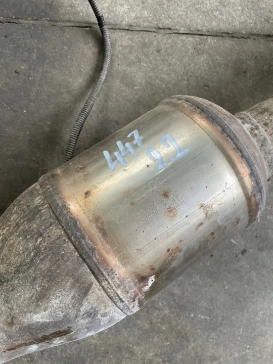 Mercedes VITO 447 Uitlaat Demper OEM A4474900014 image 3