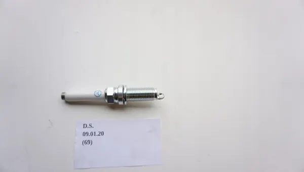 Bujía de encendido OEM 2240192C1N - Usada image 3