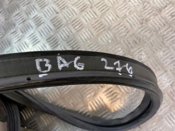 Junta de maletero Kia Sorento OEM FOB33089 - Usado image 8