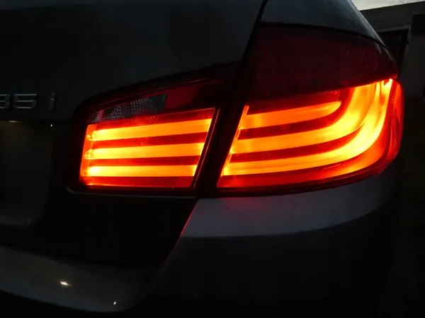 BMW F10 528 Luz Trasera Derecha USA OEM image 7