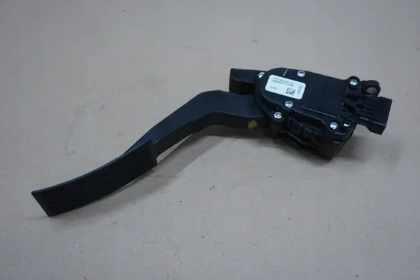 Nissan D40 kaasupoljinpotentiometri OEM 2.5 DCI image 2