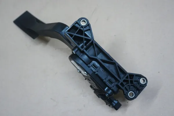 Nissan D40 kaasupoljinpotentiometri OEM 2.5 DCI image 10