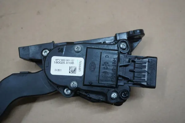 Nissan D40 kaasupoljinpotentiometri OEM 2.5 DCI image 3