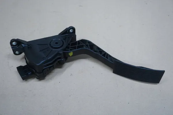 Nissan D40 kaasupoljinpotentiometri OEM 2.5 DCI image 7