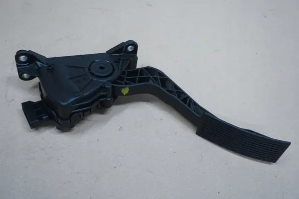 Nissan D40 kaasupoljinpotentiometri OEM 2.5 DCI image 8