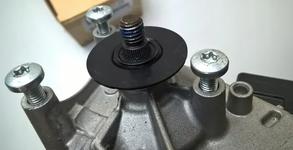 KIA CEED III XCEED 2018- Frontscheibenwischermotor OE 98100-J7000 image 8