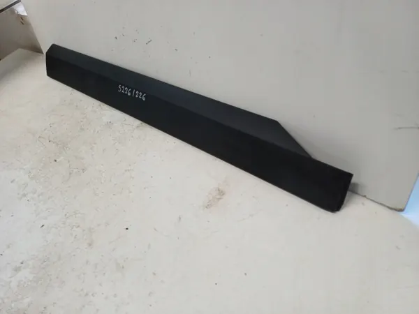 Dacia Duster 3 Dörrlist Höger Fram OEM 808200915R image 3