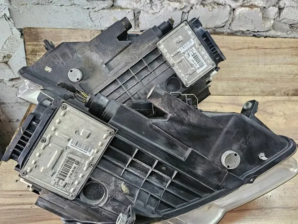 Oikea etu Xenon-ajovalo VW Passat B6 image 6