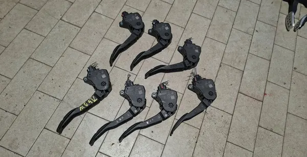 Pédale d'accélérateur OEM 180025MZ0B pour Renault Megane E-Tech image 2
