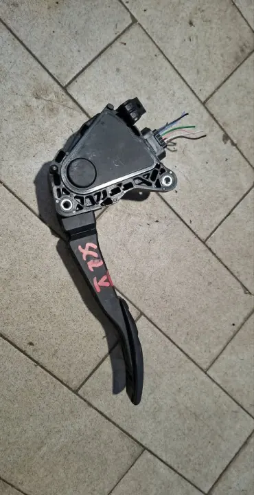 Pédale d'accélérateur OEM 180025MZ0B pour Renault Megane E-Tech image 4