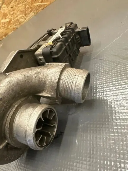 Turboladdare OEM 057145721Q för Audi Q7 4.2L 2007 image 4