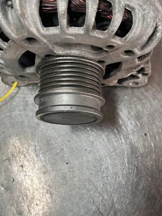 ALTERNATOR VW T-ROC 04E903015H image 2