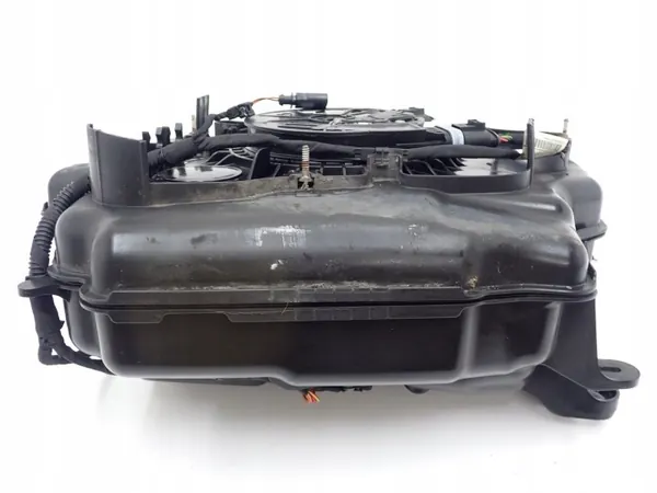 Begagnad AdBlue-tank OEM 3Q0941329 för VW Golf VIII image 3