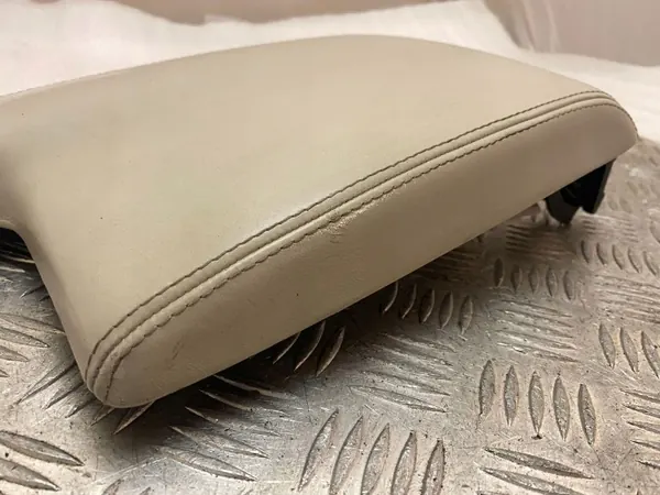 Keskikonsolin käsinoja Jaguar XE OEM UTO37399 image 4