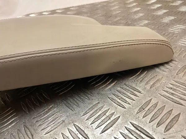 Keskikonsolin käsinoja Jaguar XE OEM UTO37399 image 6