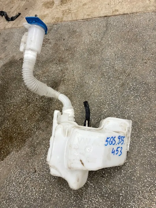 Spolarbehållare OEM 5QS955453 - Begagnad original VW image 2