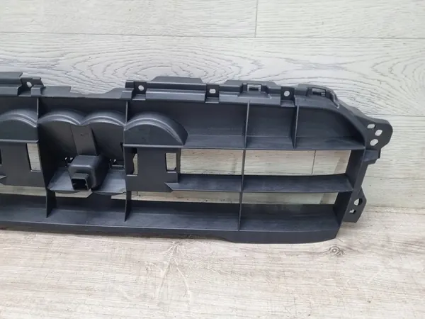 Audi A4 Grill Support 8K0807233H image 3