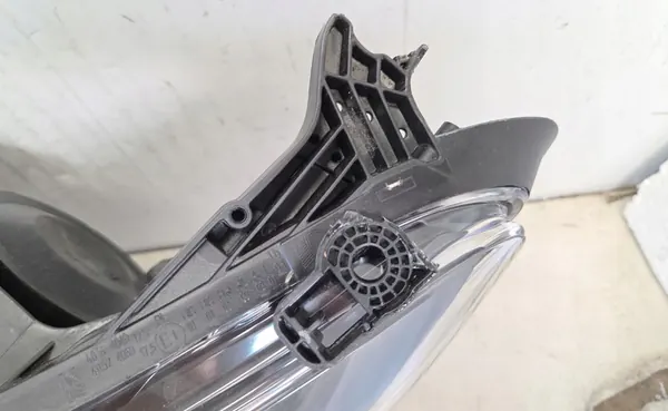 Vasen ajovalaisin Renault Kadjar 15- Alkuperäinen Eurooppa image 7